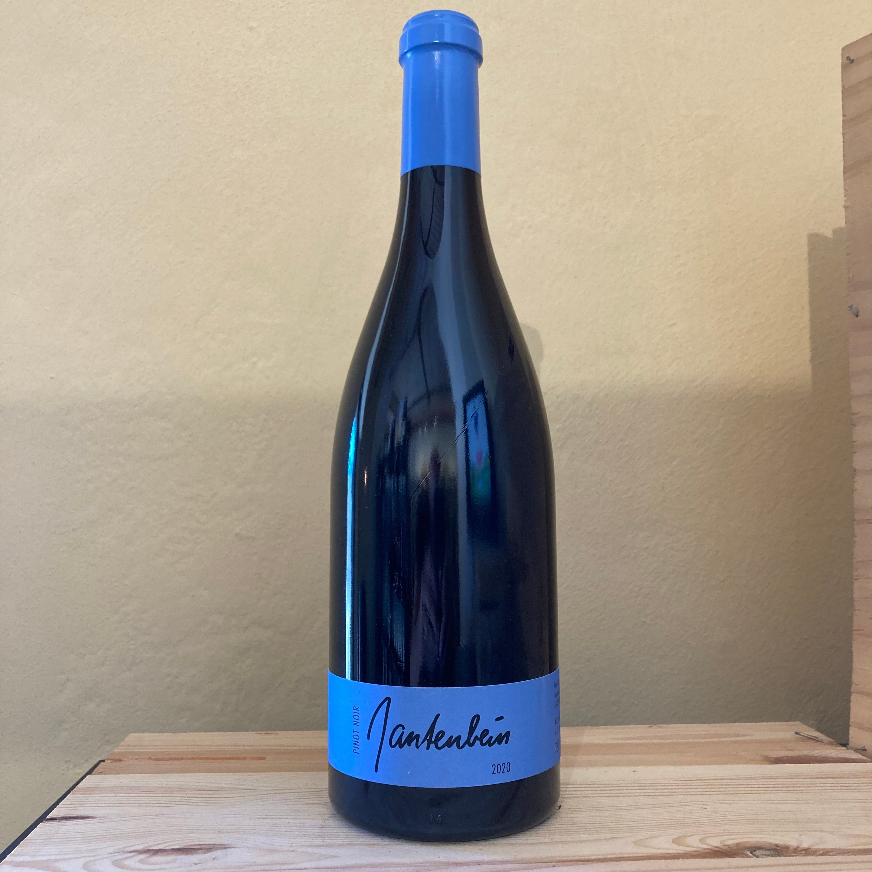 Weingut Daniel & Marta Gantenbein Pinot Noir Graubunden Switzerland 2020 Gantenbein